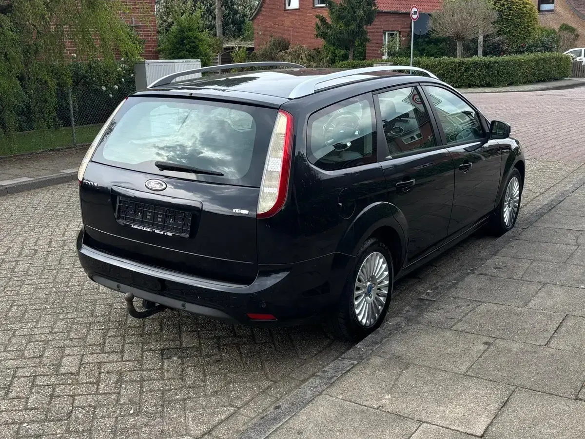 Gebraucht Ford Focus Titanium 109 PS (80 kW) 2011 Schwarz Kombi
