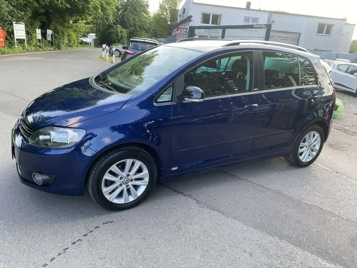 Gebraucht VW Golf VI Style 105 PS (77 kW) 2011 Shadow blue metallic Kleinwagen