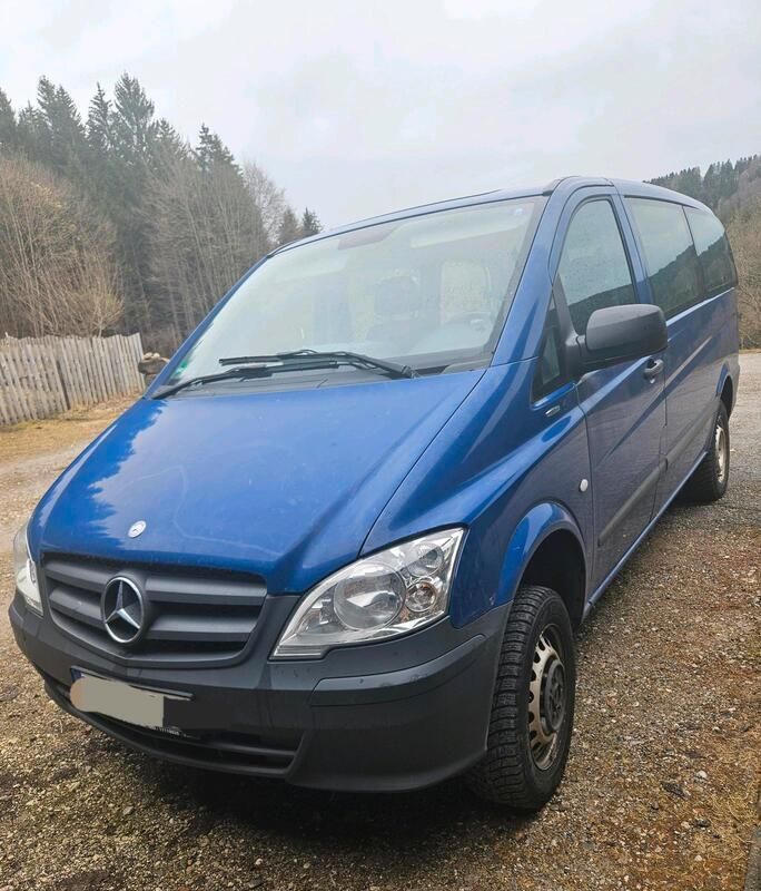Blau Gebraucht 2014 Mercedes Vito Van / Kleinbus | 18.000 € - Bild 1/3