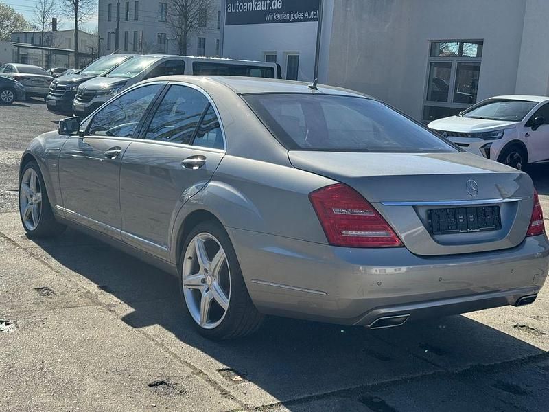 Gebraucht Mercedes S500 435 PS (319 kW) 2012 Gold Limousine