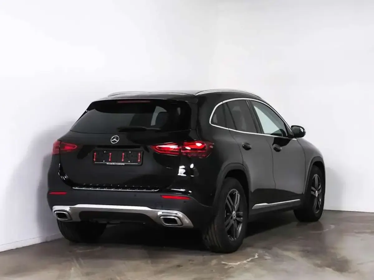 Gebraucht Mercedes GLA220 190 PS (139 kW) 2025 Metalliclack kosmosschwarz SUV