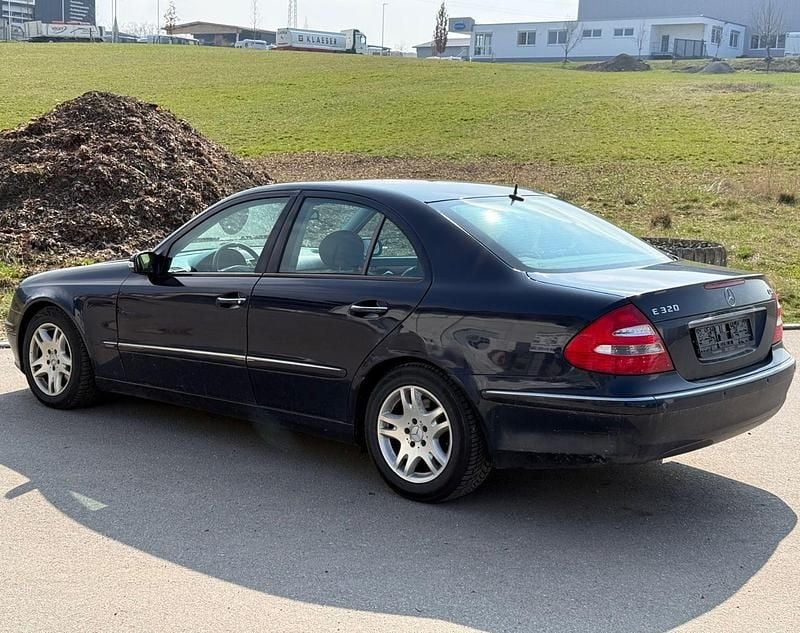 Gebraucht Mercedes E320 Elegance 224 PS (164 kW) 2006 Blau Limousine