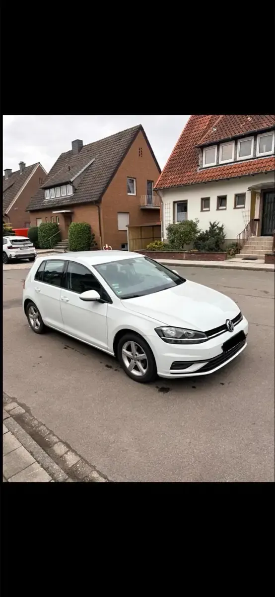 Gebraucht VW Golf VII 110 PS (80 kW) 2017 Weiß Limousine
