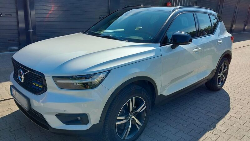 Weiß Gebraucht 2018 Volvo XC40 R-Design SUV | 26.000 € (Fairer Preis) - Bild 1/4
