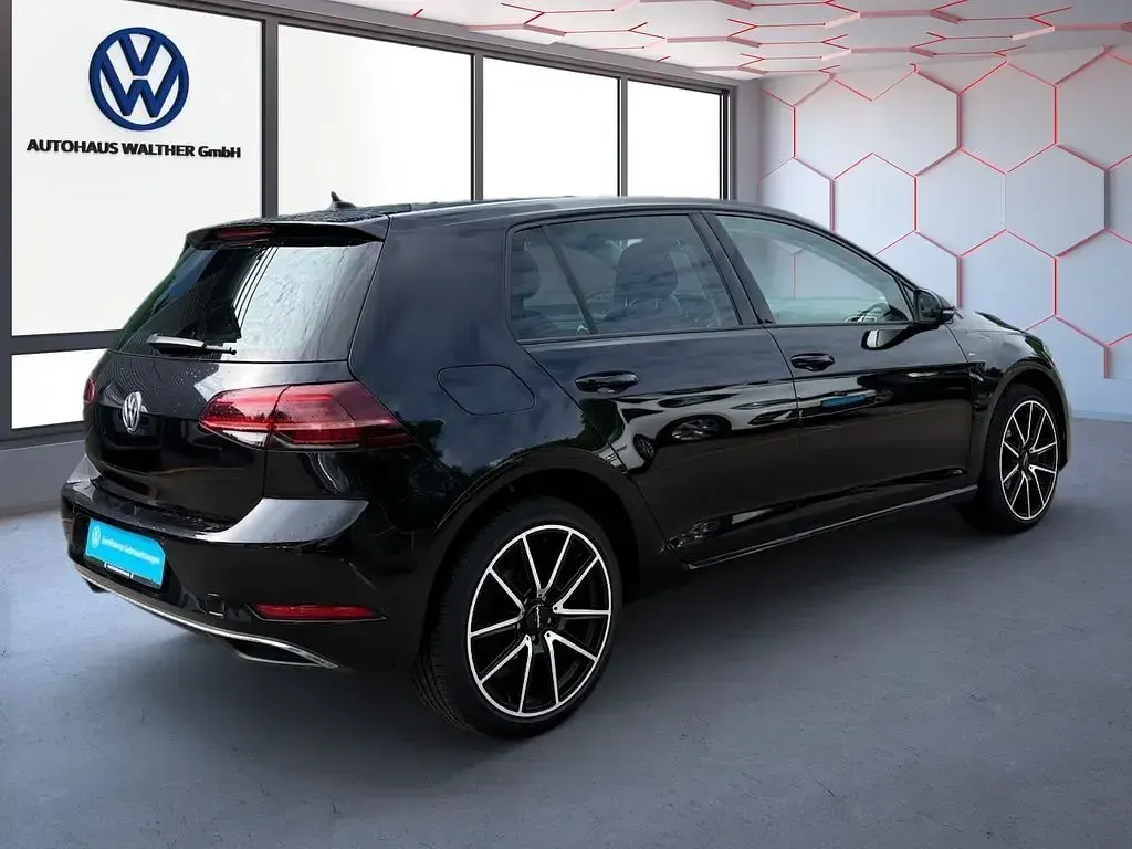 Second-hand VW Golf VII Join 116 CP (85 kW) 2018 Negru Berlinǎ