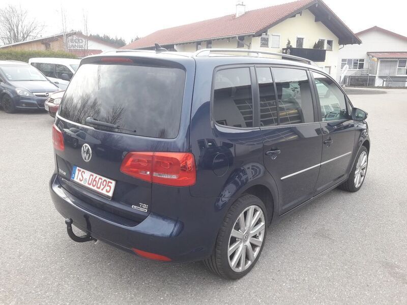 Gebraucht VW Touran Highline 150 PS (110 kW) 2015 Blau Van / Kleinbus