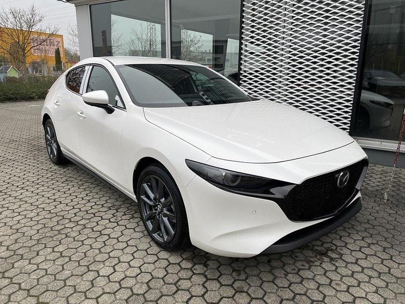 Snowflake white pearl Gebraucht 2024 Mazda 3 Exclusive-Line Limousine | 29.590 € - Bild 1/4