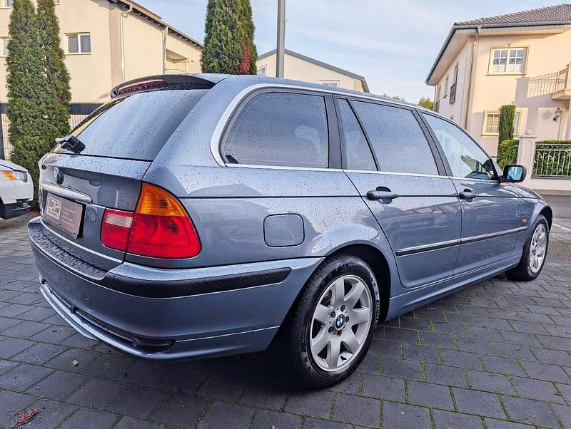 Gebraucht BMW 325 Sport Line 192 PS (141 kW) 2000 Blau Kombi