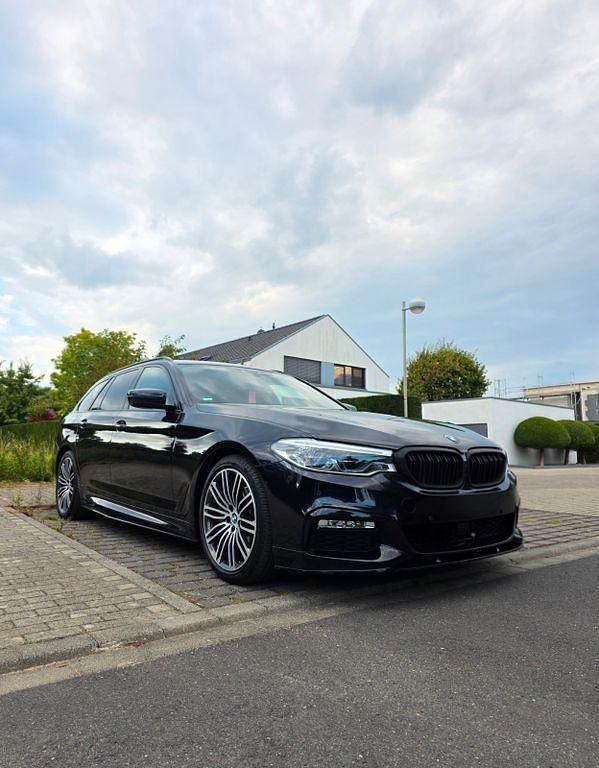Schwarz Gebraucht 2018 BMW 530 Shadowline Kombi | 25.900 € (Guter Preis) - Bild 1/4