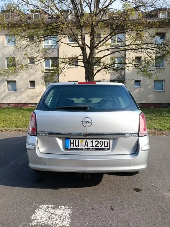 Gebraucht Opel Astra 105 PS (77 kW) 2006 Silber Limousine