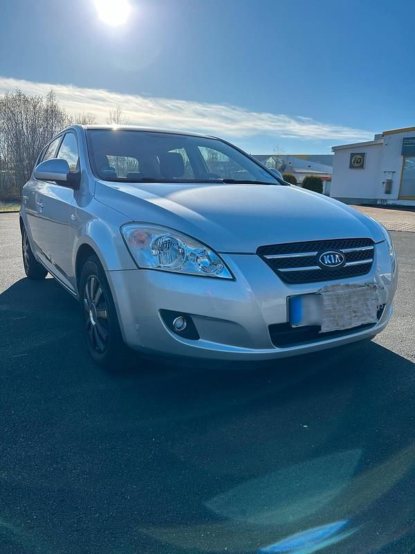 Usata Kia Ceed Basis 109 CV (80 kW) 2007 Argento Utilitaria