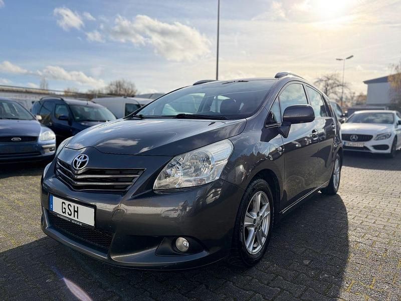 Grau Gebraucht 2012 Toyota Verso Executive Van / Kleinbus | 4.000 € (Guter Preis) - Bild 1/4