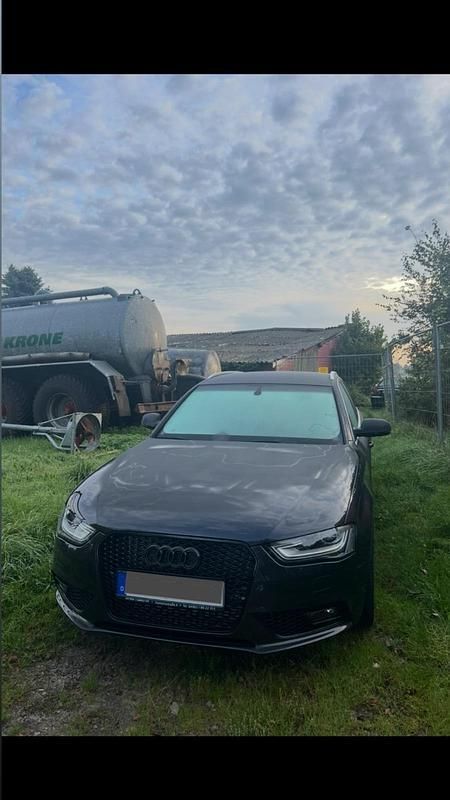 Grau Gebraucht 2012 Audi A4 Ambiente Kombi | 9.500 € (Fairer Preis) - Bild 1/4