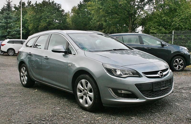 Gebraucht Opel Astra Exklusiv 165 PS (121 kW) 2015 Silber Kombi