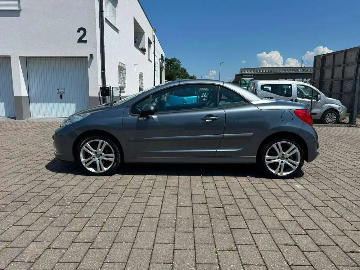 Gebraucht Peugeot 207 Sport 120 PS (88 kW) 2008 Lack grau thorium/metallic Cabrio