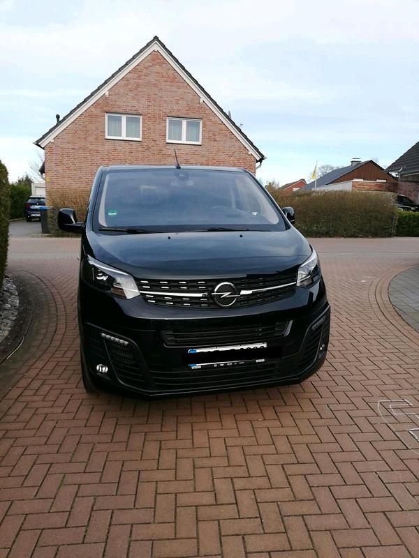 Schwarz Gebraucht 2022 Opel Zafira Life Van | 40.800 € (Fairer Preis) - Bild 1/4