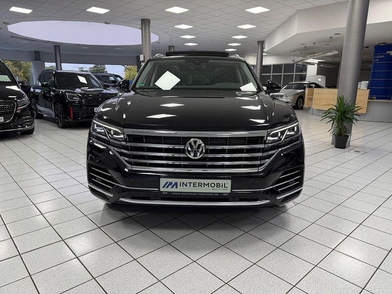 Gebraucht VW Touareg Elegance 286 PS (210 kW) 2018 Deep black perleffekt SUV