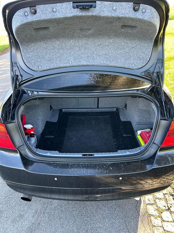 Gebraucht BMW 320 150 PS (110 kW) 2007 Schwarz Limousine