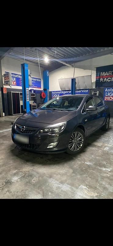 Gebraucht Opel Astra 125 PS (91 kW) 2012 Grau Kleinwagen