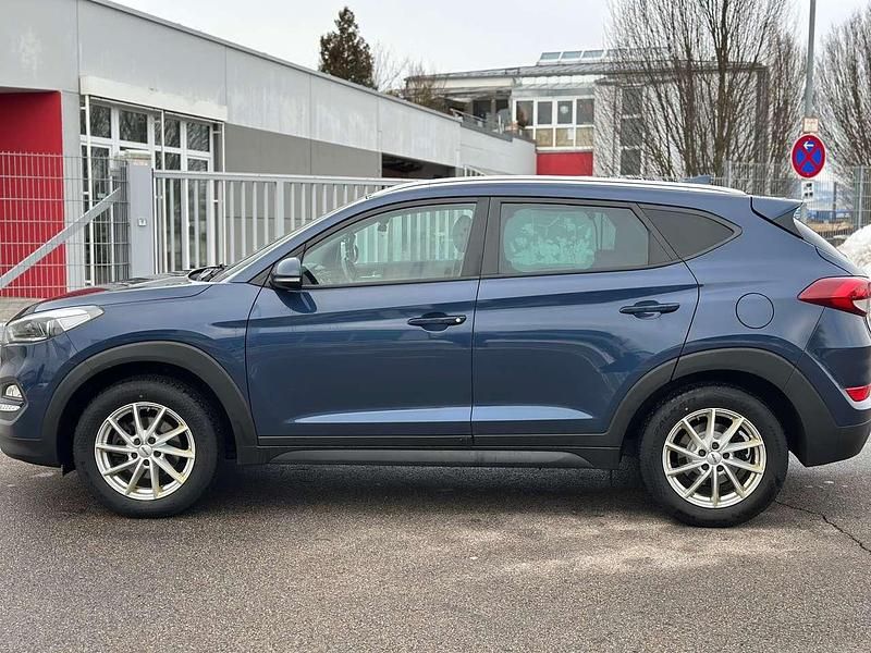 Gebraucht Hyundai Tucson 132 PS (97 kW) 2016 Blau SUV