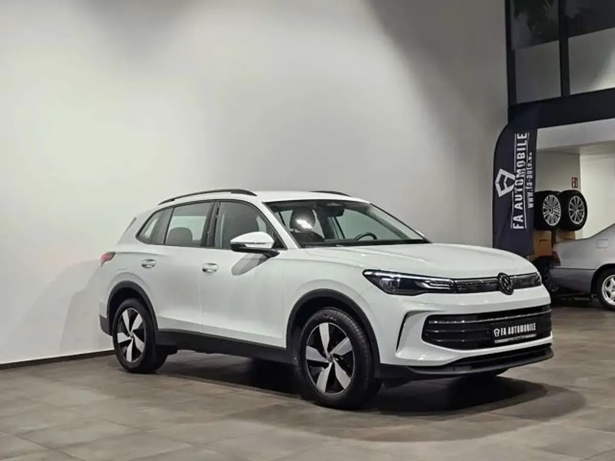 Gebraucht VW Tiguan 150 PS (110 kW) 2024 Pure weiß SUV