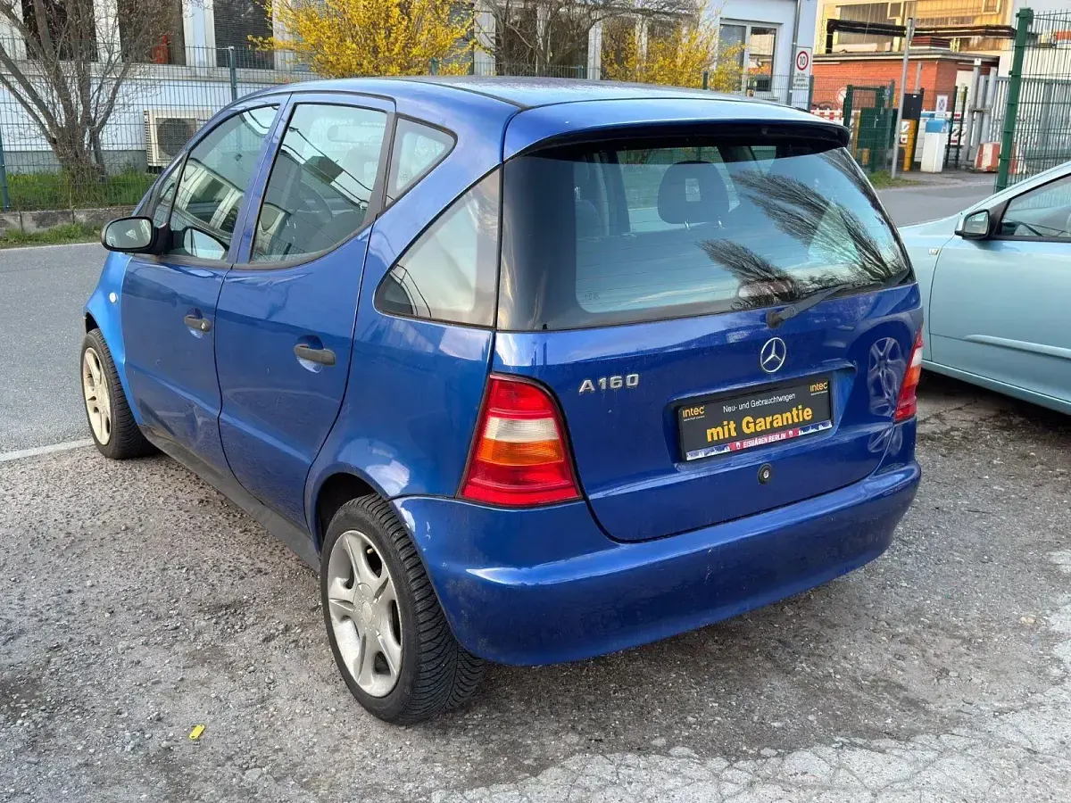 Gebraucht Mercedes A160 102 PS (75 kW) 2000 Blau Limousine