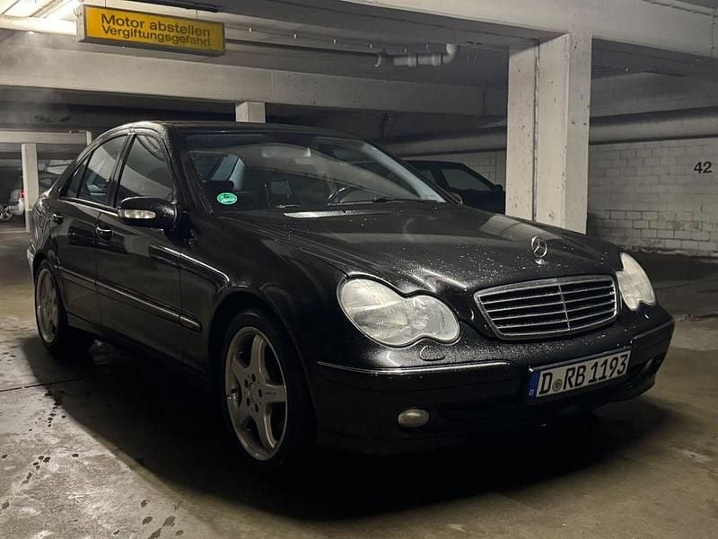 Gebraucht Mercedes C320 Avantgarde 218 PS (160 kW) 2001 Schwarz Limousine