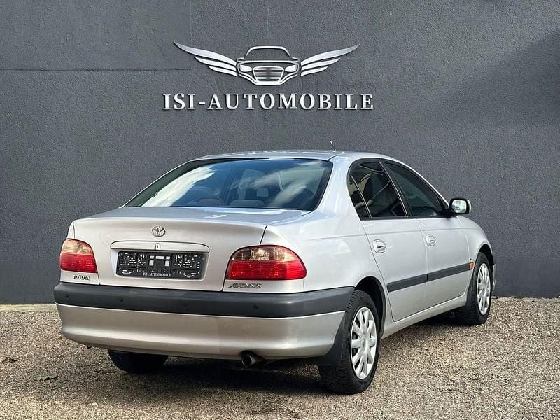 Gebraucht Toyota Avensis 129 PS (94 kW) 2002 Silber Limousine