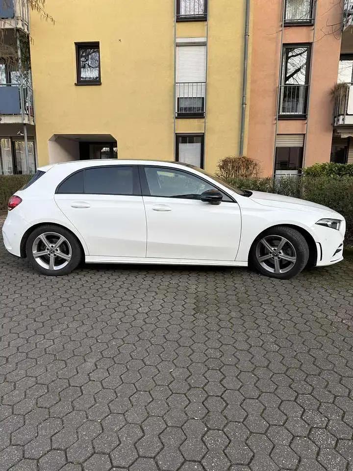 Gebraucht Mercedes A200 AMG line 163 PS (119 kW) 2022 Limousine