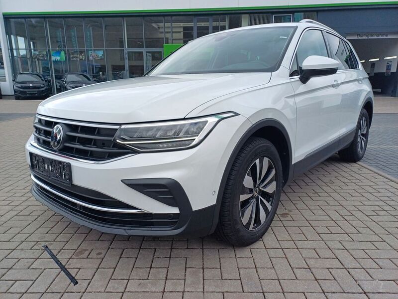 Weiß Gebraucht 2024 VW Tiguan Move SUV | 31.150 € (Guter Preis) - Bild 1/4