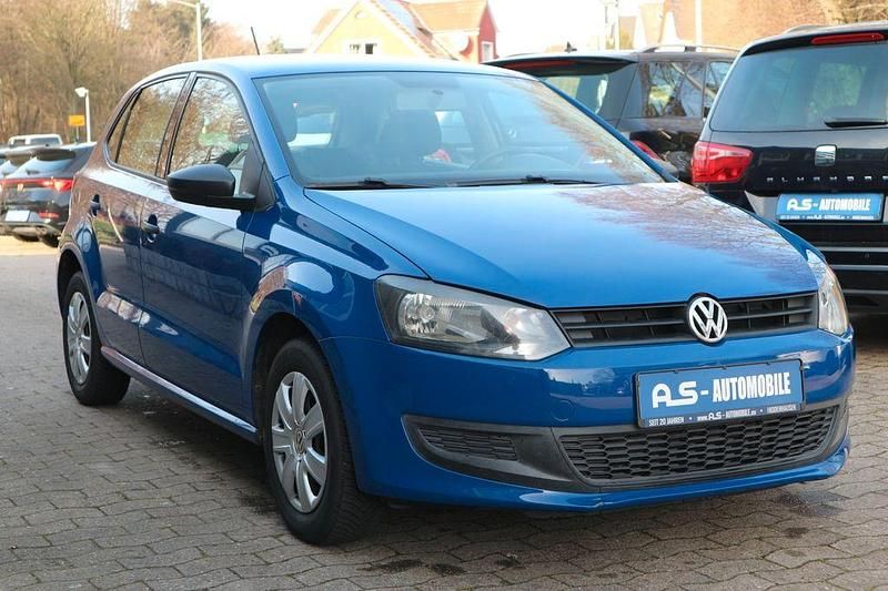 Blau Gebraucht 2009 VW Polo Trendline Limousine | 3.900 € (Etwas zu teuer) - Bild 1/4