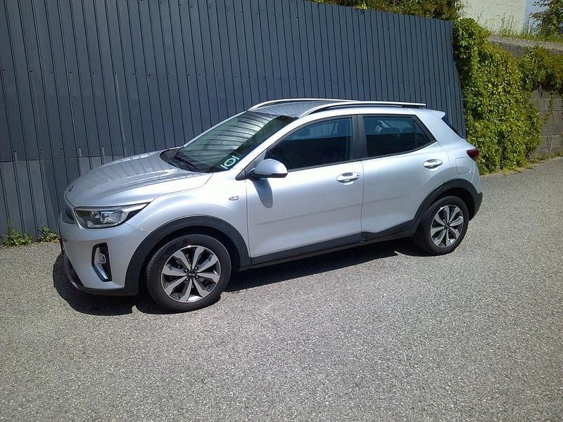 Gebraucht Kia Stonic Silver 101 PS (74 kW) 2022 Silber SUV