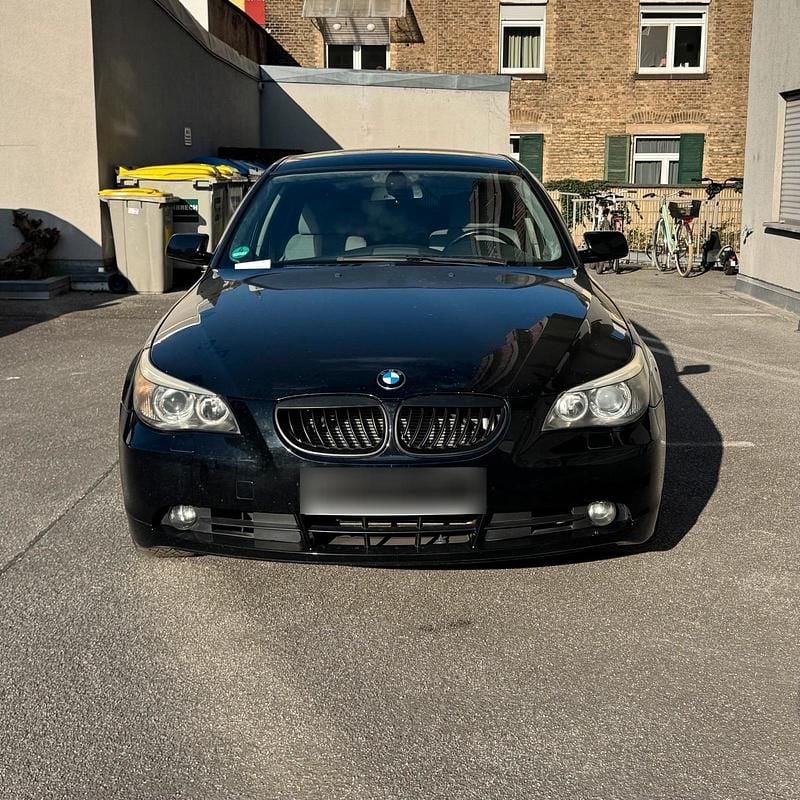 Gebraucht BMW 523 177 PS (130 kW) 2006 Schwarz Kombi