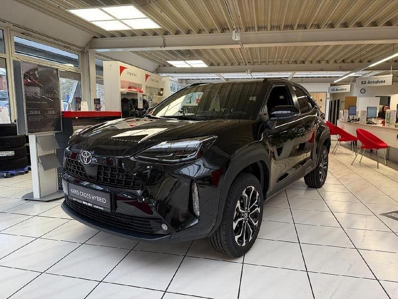 Schwarz Neu 2026 Toyota Yaris Cross SUV | 32.450 € (Etwas zu teuer) - Bild 1/4
