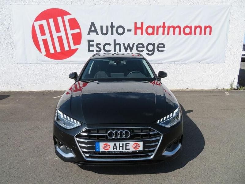 Gebraucht Audi A4 Advanced 163 PS (119 kW) 2023 Brillantschwarz Kombi