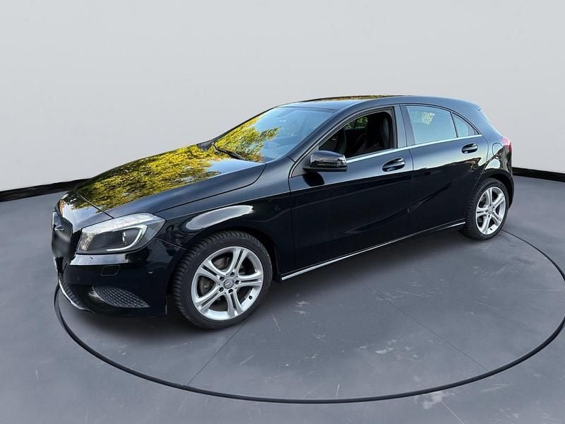 Gebraucht Mercedes A180 122 PS (89 kW) 2013 Schwarz Kleinwagen