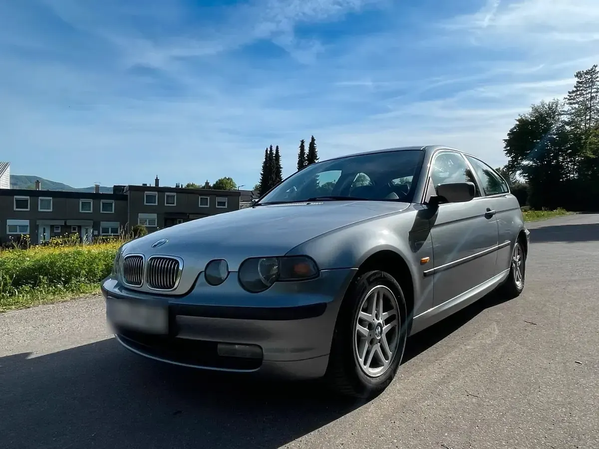 Gebraucht BMW 318 116 PS (85 kW) 2003 Silber Coupé