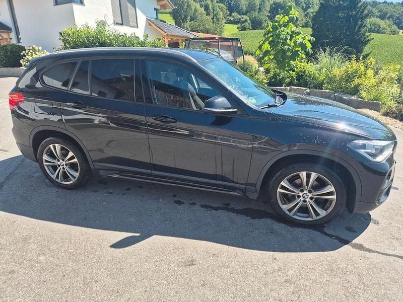 Schwarz Gebraucht 2016 BMW X1 Sport Line SUV | 14.200 € (Guter Preis) - Bild 1/4