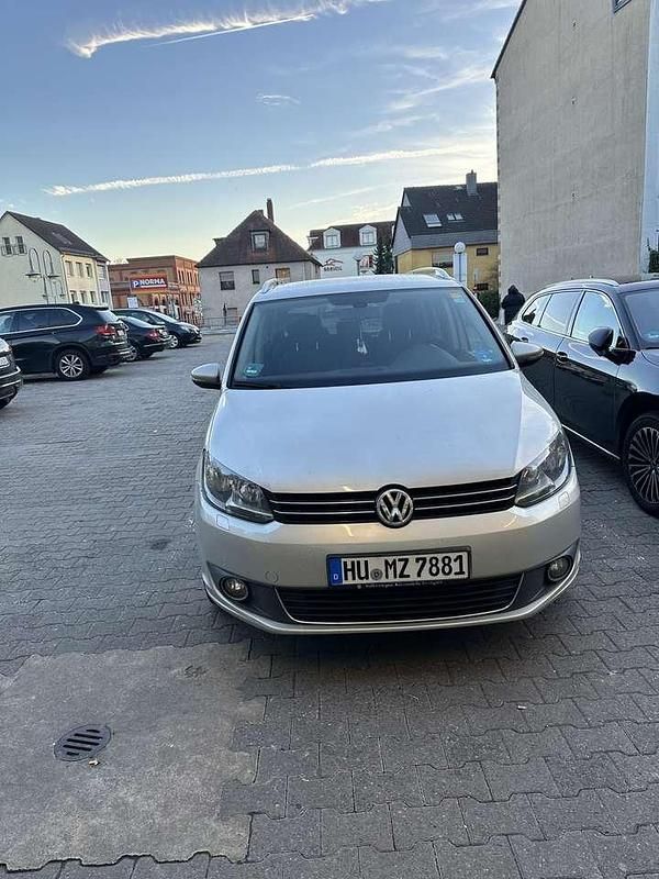 Silber Gebraucht 2014 VW Touran Comfortline Van / Kleinbus | 9.500 € (Fairer Preis) - Bild 1/4