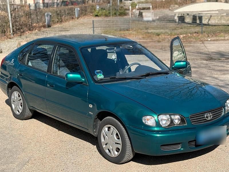 Gebraucht Toyota Corolla 96 PS (70 kW) 2001 Grün Limousine