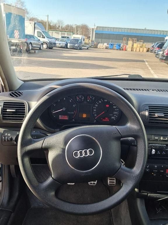 Gebraucht Audi A3 Attraction 102 PS (75 kW) 2002 Blau Kleinwagen