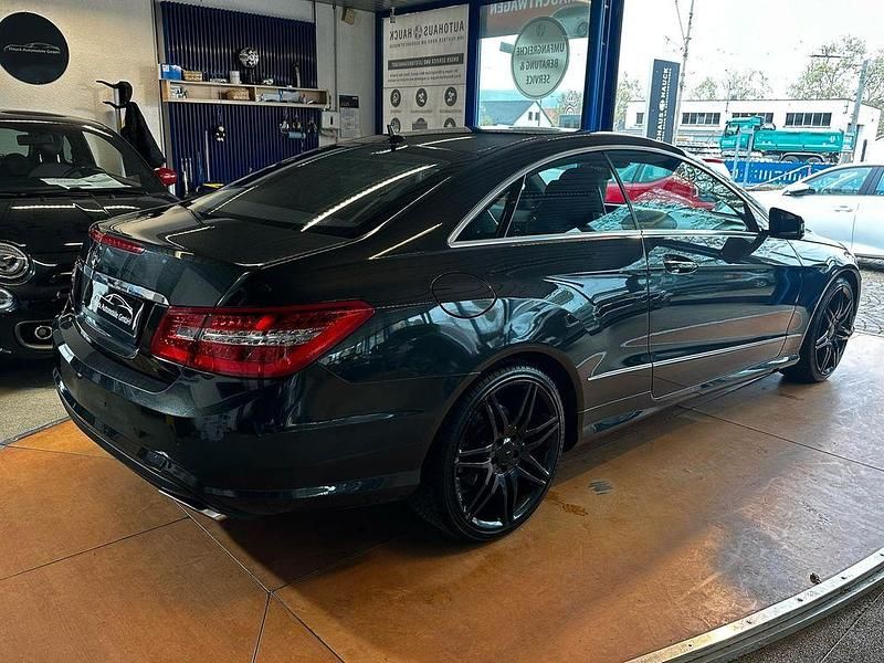 Gebraucht Mercedes E500 AMG 387 PS (284 kW) 2011 Grey metallic Coupé