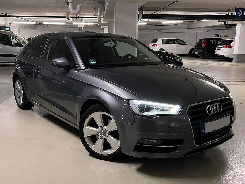 Grau Gebraucht 2012 Audi A3 Ambition Limousine | 8.200 € (Fairer Preis) - Bild 1/4