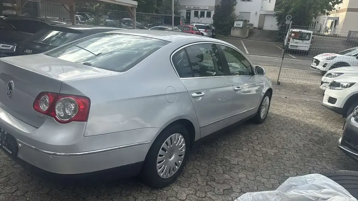 Gebraucht VW Passat Comfortline 116 PS (85 kW) 2006 Reflex silver metallic Limousine