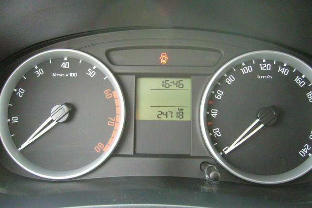 Gebraucht Skoda Fabia 60 PS (44 kW) 2010 Silber Kleinwagen