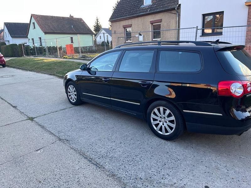 Gebraucht VW Passat 122 PS (89 kW) 2010 Schwarz Kombi