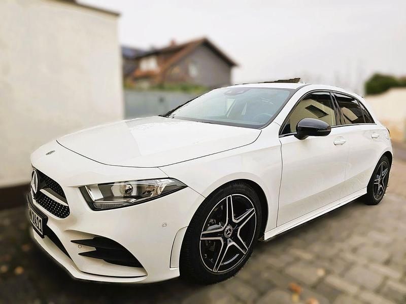 Weiß Gebraucht 2020 Mercedes A180 AMG line Limousine | 21.900 € (Guter Preis) - Bild 1/4