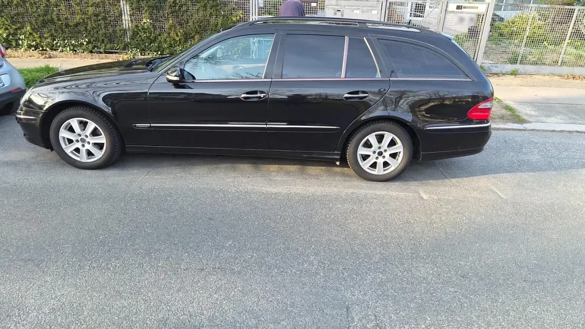 Gebraucht Mercedes E220 150 PS (110 kW) 2006 Schwarz Kombi