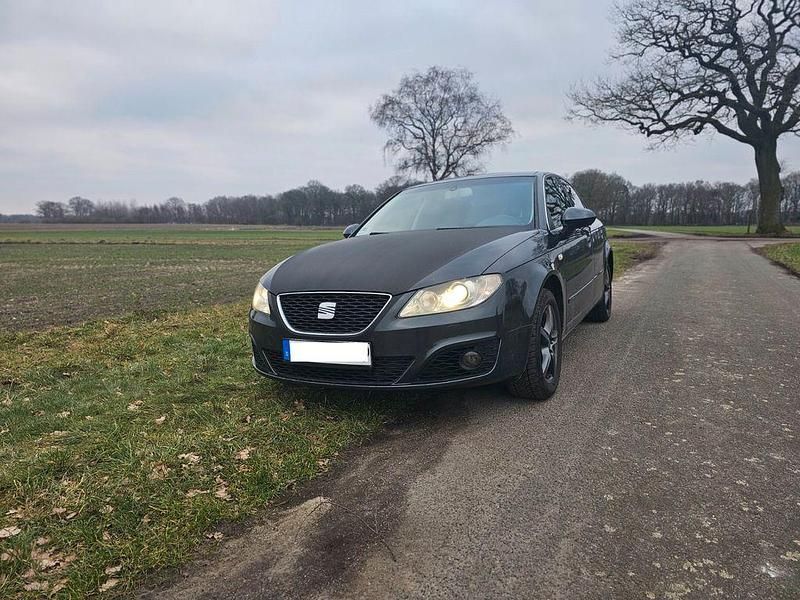 Grau Gebraucht 2010 Seat Exeo Limousine | 3.400 € (Fairer Preis) - Bild 1/4