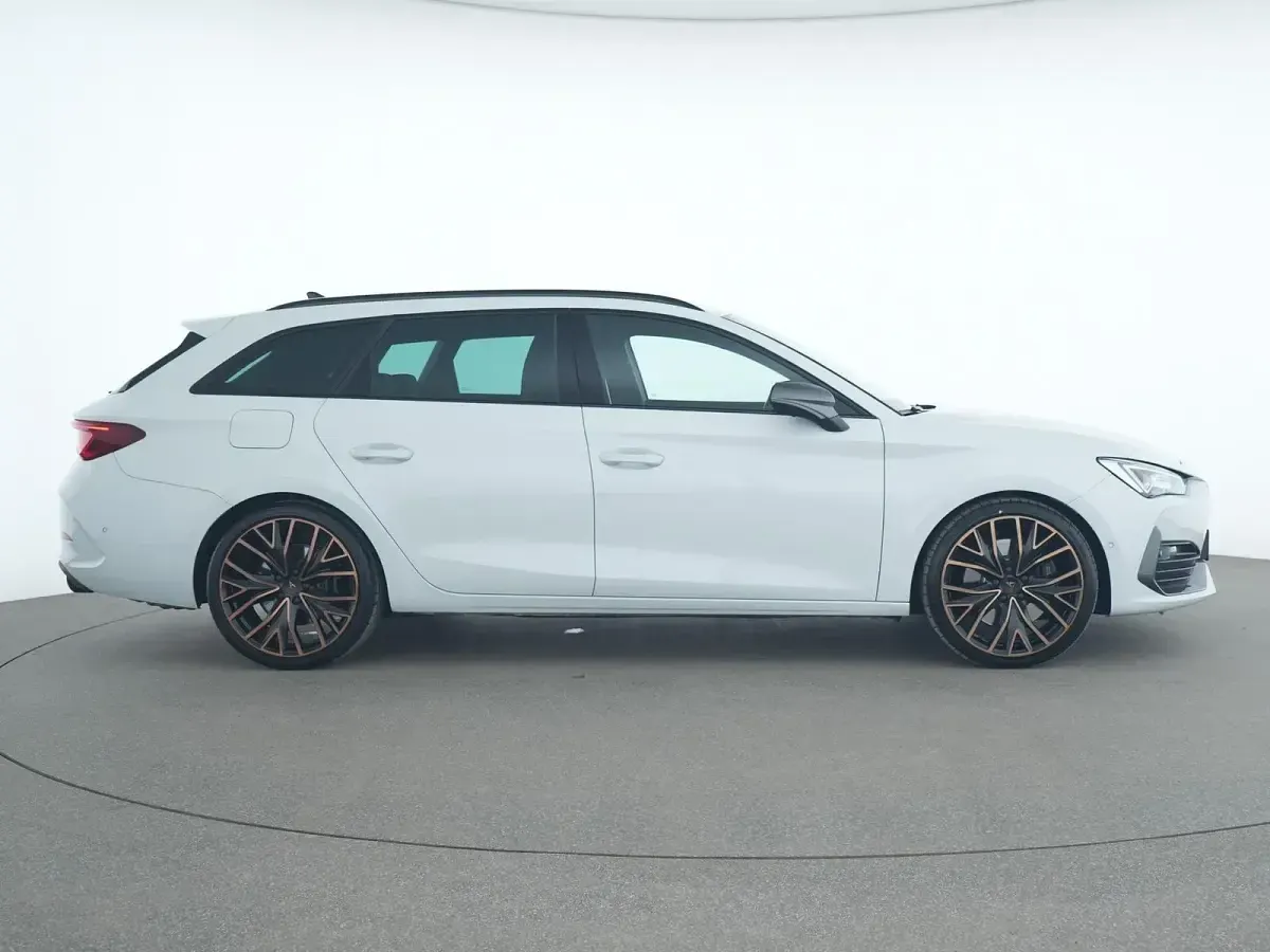 Gebraucht Cupra Leon VZ 245 PS (180 kW) 2024 Nevada weiss Limousine